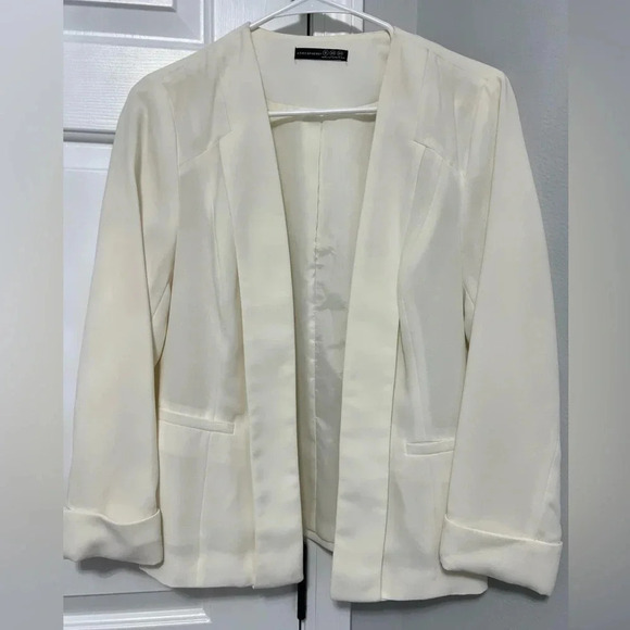 White Blazer - Picture 2 of 4